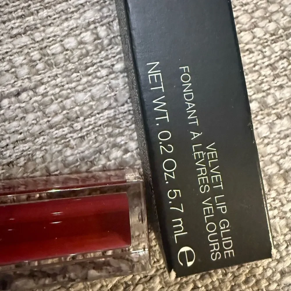 NARS Velvet Lip Gloss in Unspeakable
